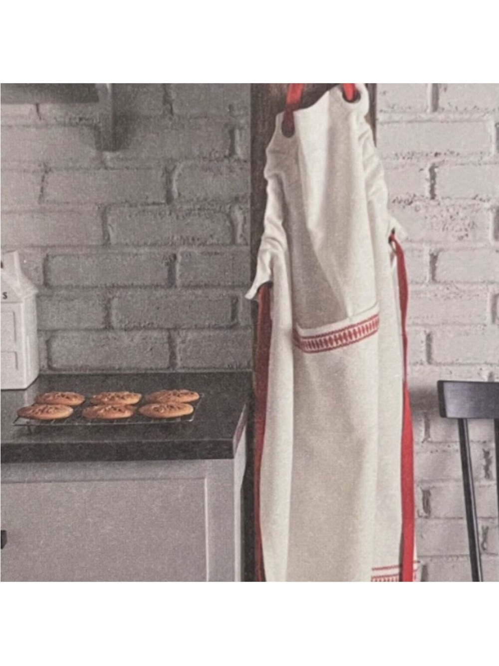 Hearth & Hand with Magnolia Apron New ‘sour cream & red’